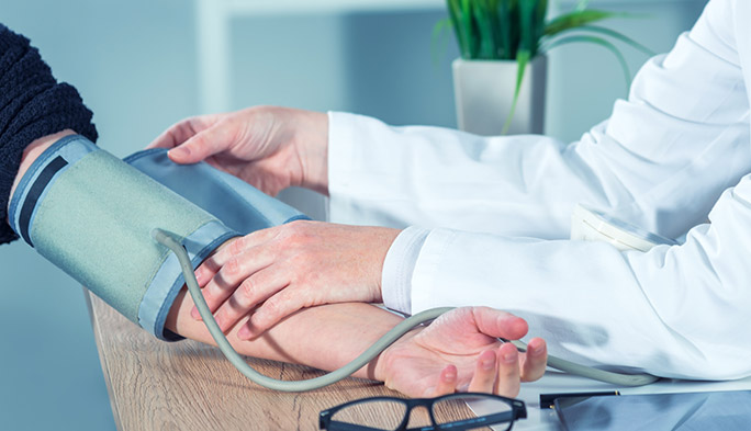 体温、血圧はスポンジで測る？ ヘルスケアデバイスの開発がサウジアラビアで進行中 