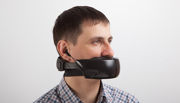 物理的に口をふさぐという新発想 通話中の声が漏れないマスク型デバイス『Hushme』