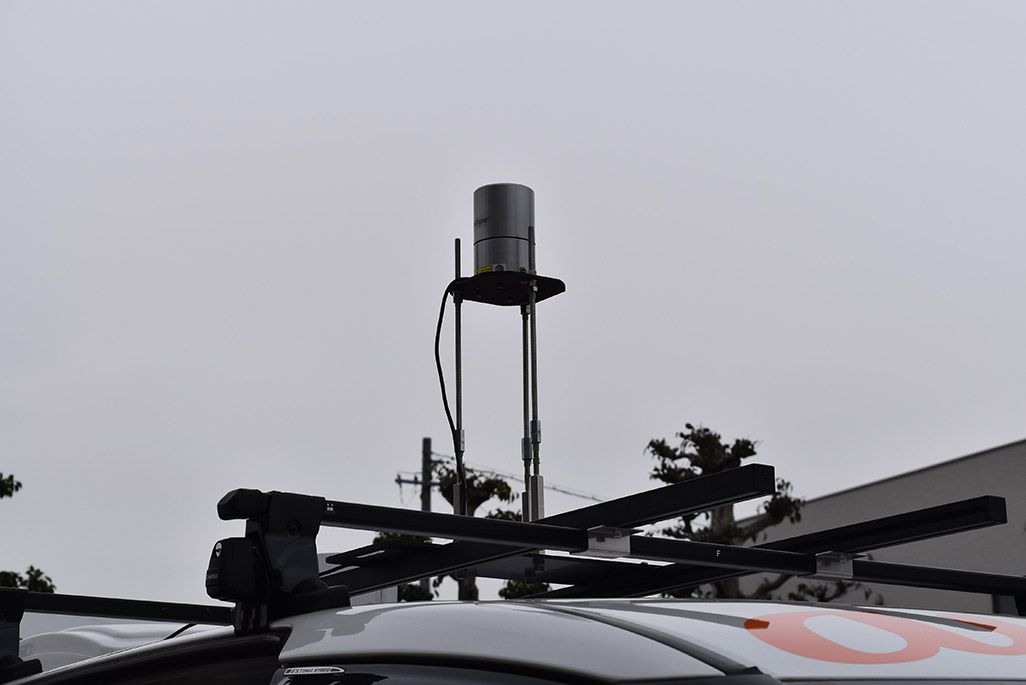 自動運転車の屋根に設置されている赤外線センサー「LiDAR」