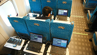 時速270Kmの車内でも快適に動画視聴が可能 auが新幹線での通信品質テストを実施