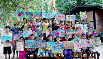 ミャンマーの子どもたちのためにKDDI財団がアートクラスを開催 カンボジアの子どもたちとの絵を通した交流も