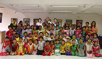 KDDI財団がミャンマーの子どもたちの作品展覧会を開催 カンボジアでは10校目の学校を寄贈