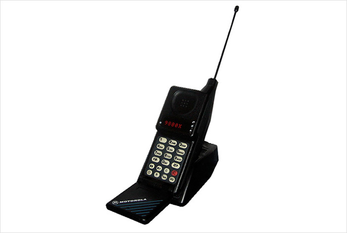 スマートフォン/携帯電話 携帯電話本体 おもいでタイムライン】第8回：1992〜1989年、着信はポケットで｜KDDI 