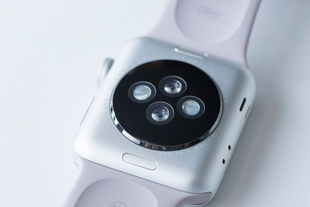 Apple Watch Series 2はボディ背面に心拍数を計測できるセンサーを搭載