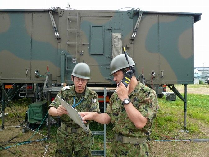 2011年の東日本大震災にて、陸上自衛隊がイリジウムを活用している様子