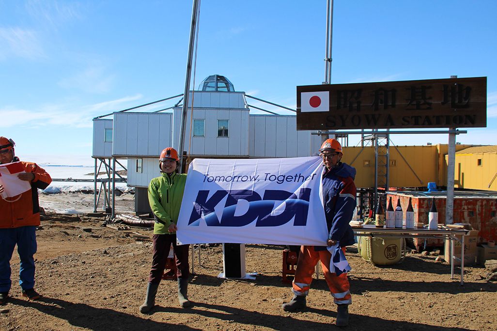 第61次南極地域観測隊の佐々木貴美と第60次南極地域観測隊の植松浩二