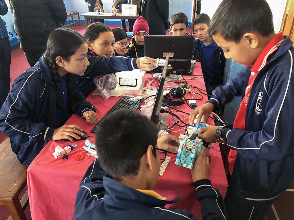 ネパールのロボットプログラミング教育