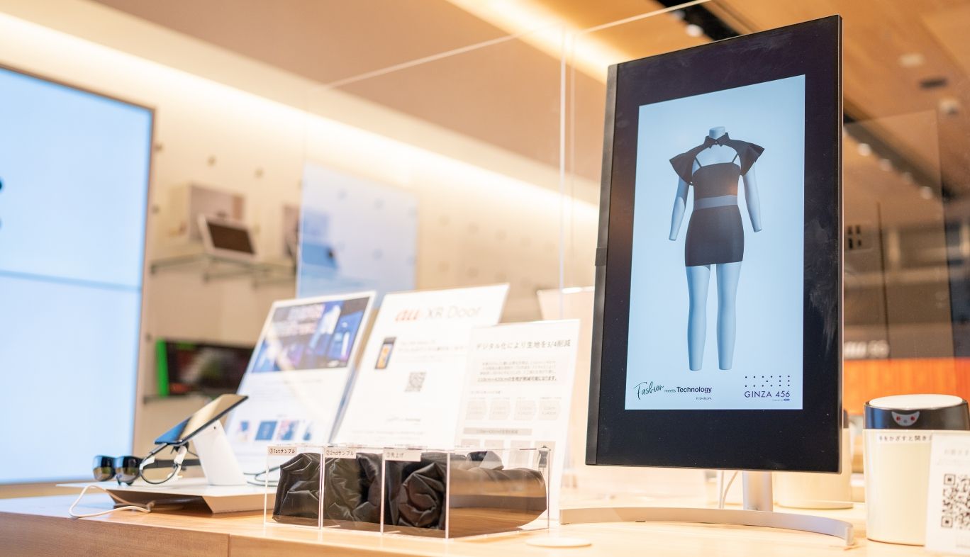 KDDIにおけるファッション専攻の学生がデザインした衣装の3DCGモデルをデジタル展示する「XR Fashion Exhibition」のGINZA456の展示イメージ