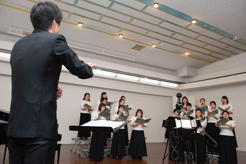 東京混声合唱団による卒業ソング収録の模様