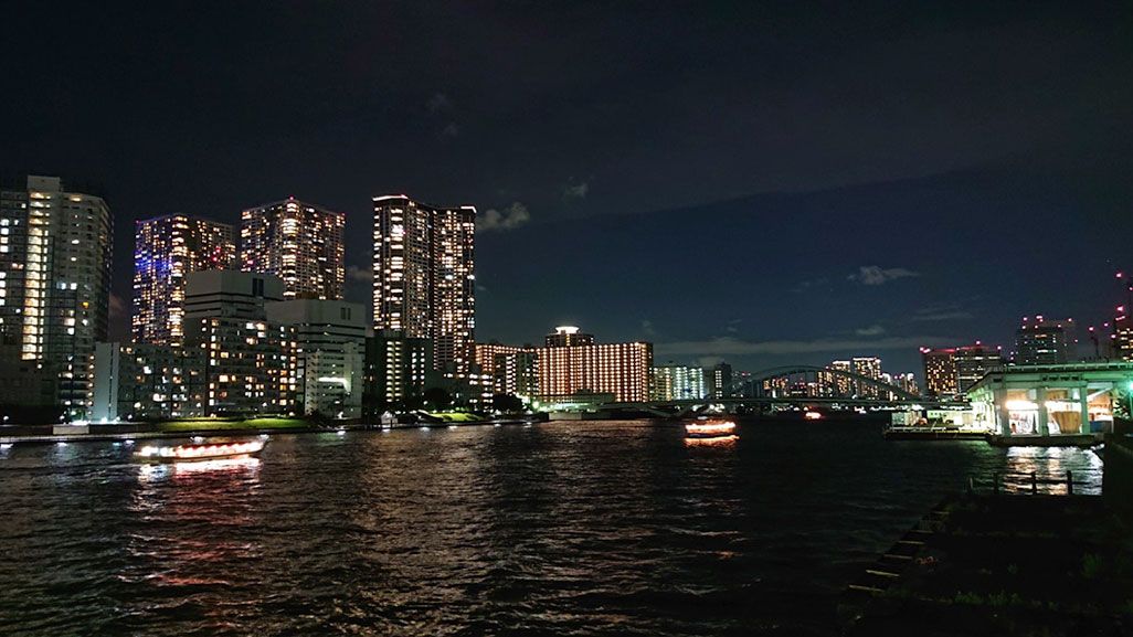 Xperia XZ2 Premiumで撮影した築地市場と隅田川