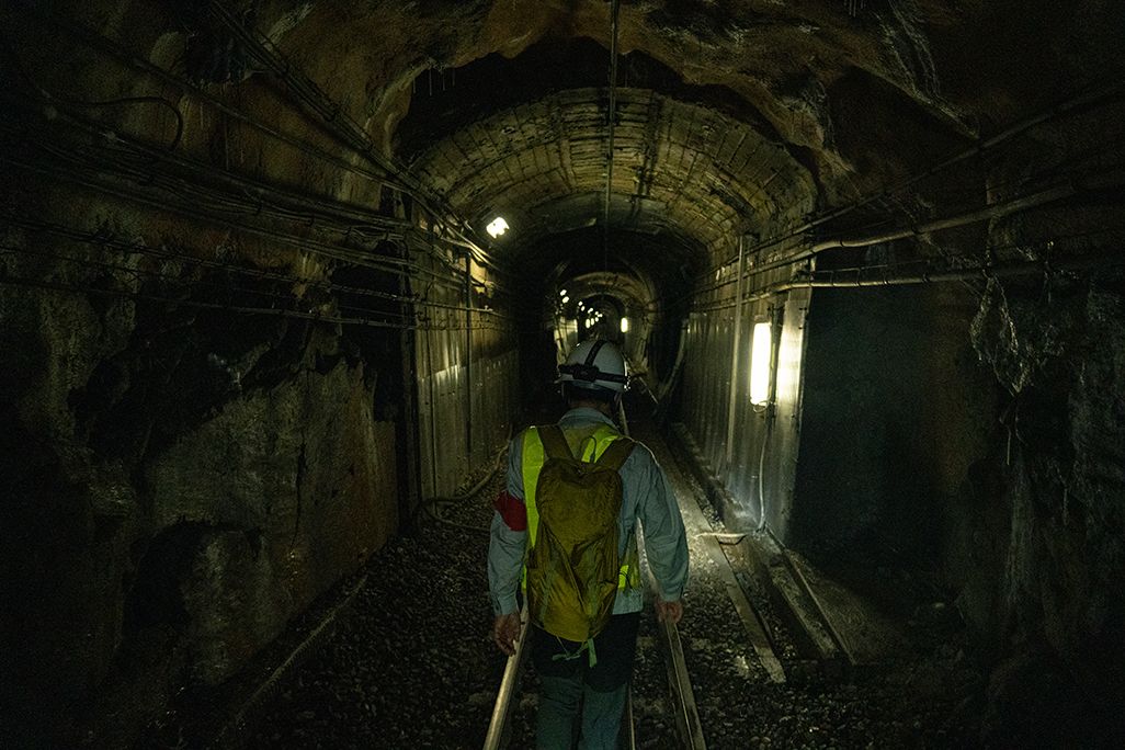 黒部峡谷鉄道のトンネル内部