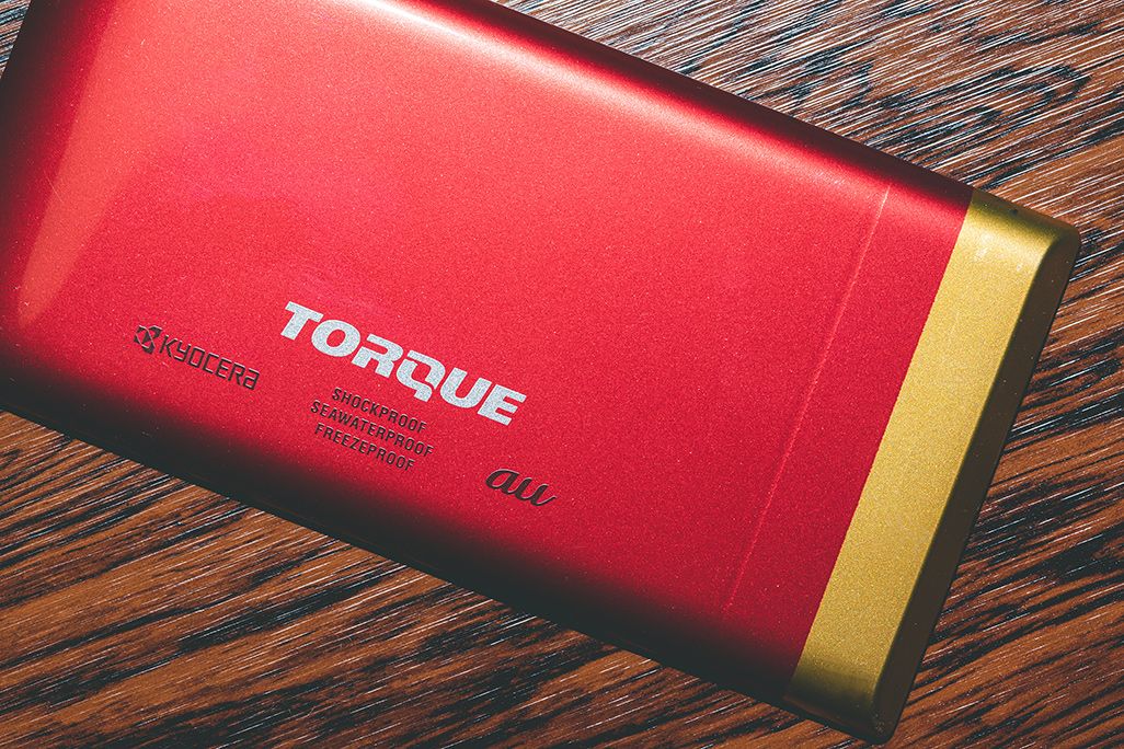 TORQUE G04の赤色のカラーサンプル