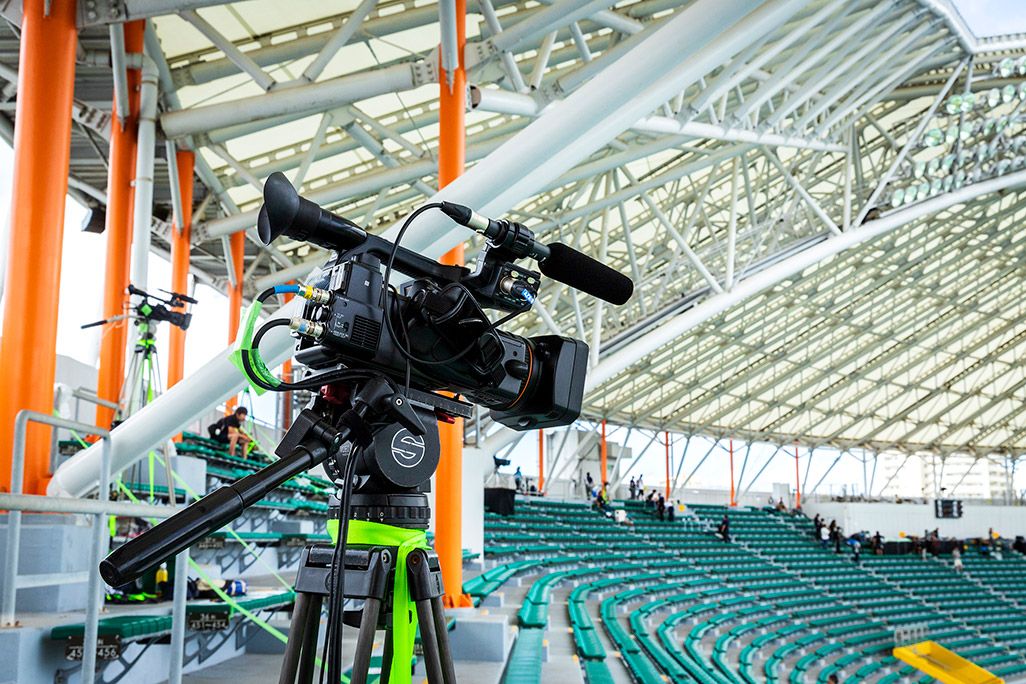 沖縄セルラースタジアム那覇の内野席に設置された4Kカメラ