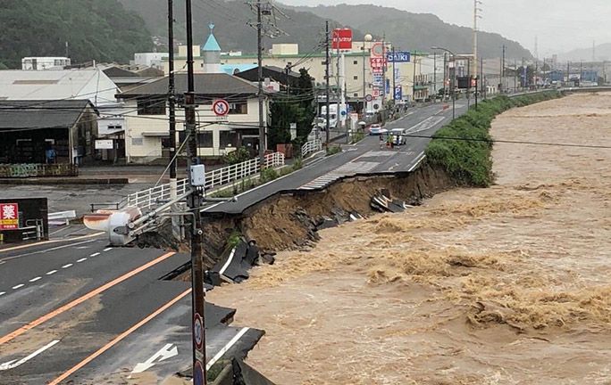 西日本豪雨によって崩落した国道