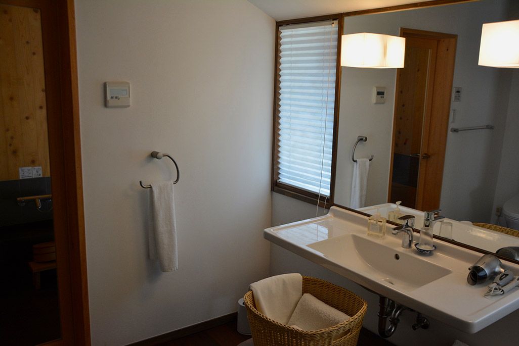 小値賀島の古民家宿「親家」の洗面室
