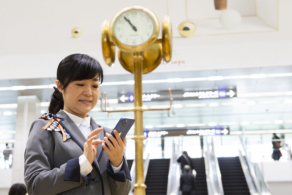 名古屋駅の「金の時計」周辺もau 5Gがつながる