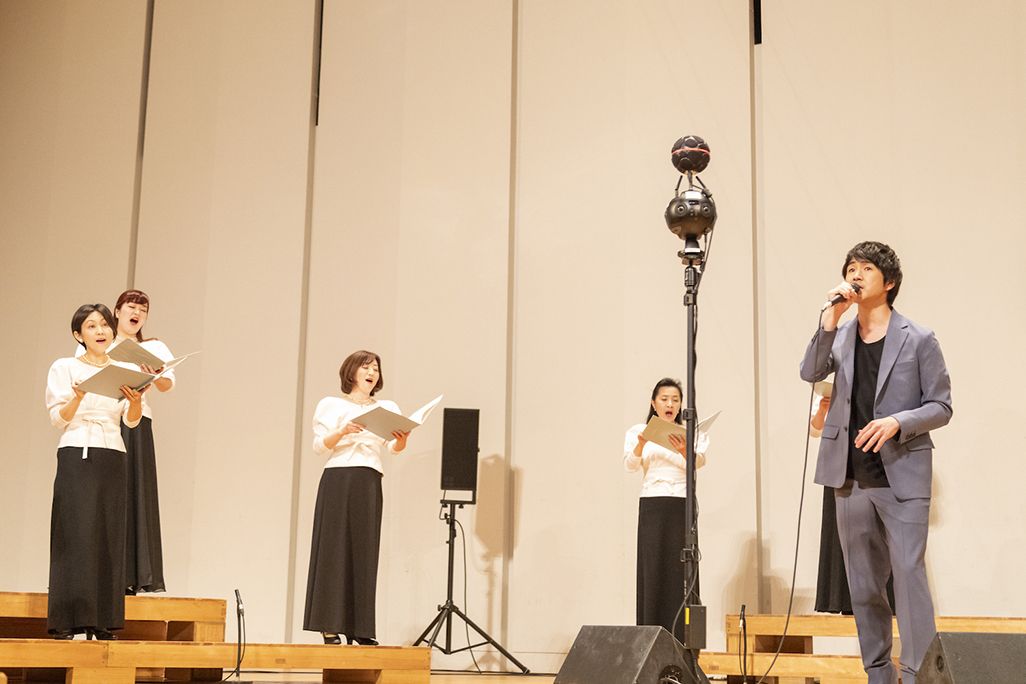 藤巻亮太さんと東京混声合唱団の収録風景