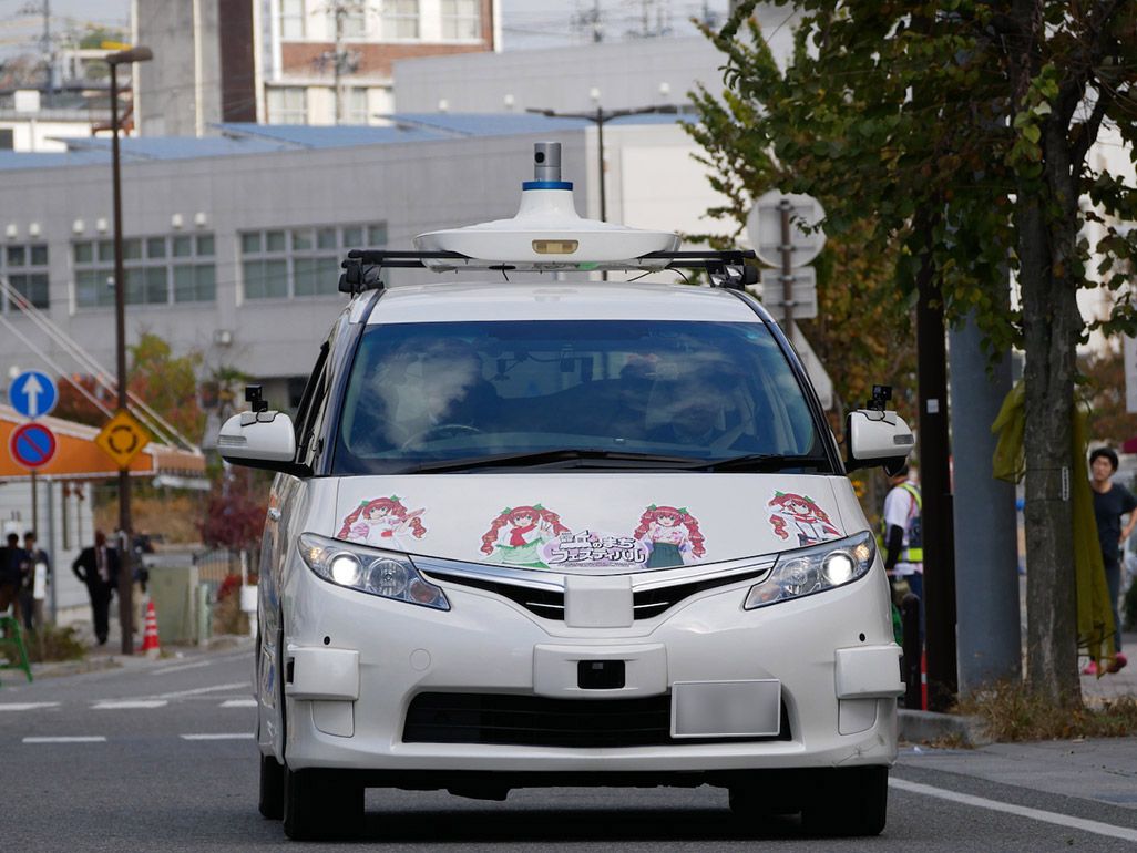 長野県飯田市を走行する自動運転車