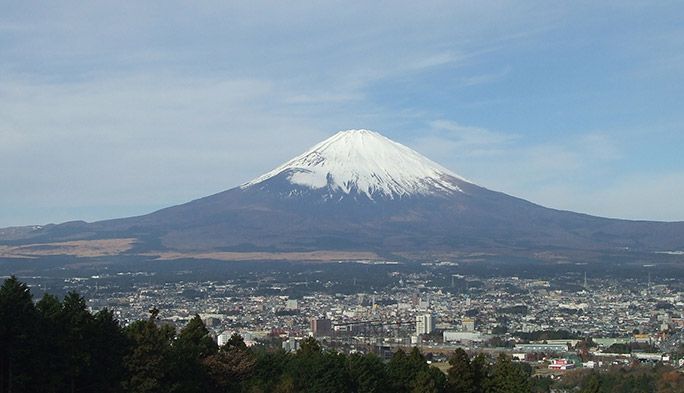 富士山登山道の混雑度を「見える化」 そこから判明した登山客の意外な行動パターン 