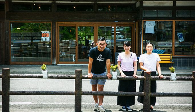 【デュアルワーカーの肖像】東京のアートディレクターが、佐賀有田でカフェをオープン。通信を駆使して目指す“デュアルな働き方”とは？