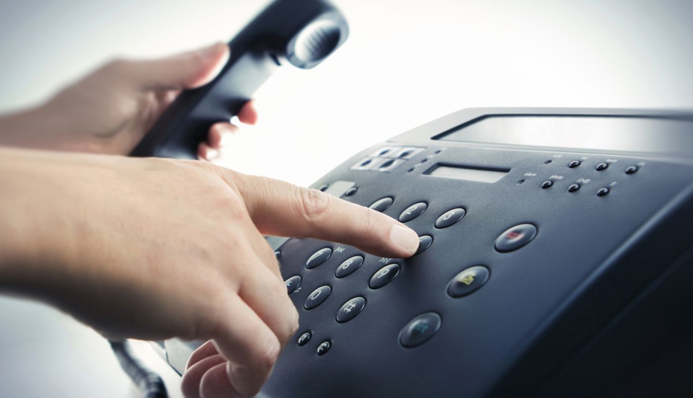 詐欺電話は年間1万件以上 フィッシング詐欺の手口やKDDI・auの対策サービスなど紹介