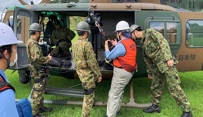 自衛隊ヘリから降下も 7月豪雨災害に対応したKDDIの基地局復旧作業の全記録