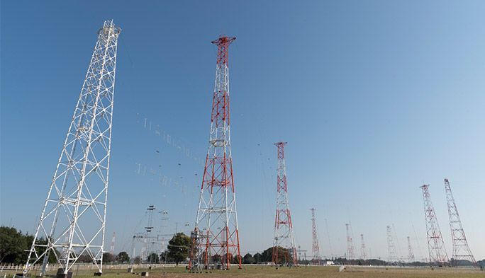 広大なカーテンアンテナから世界に安心を 日本唯一の『短波』国際放送送信所