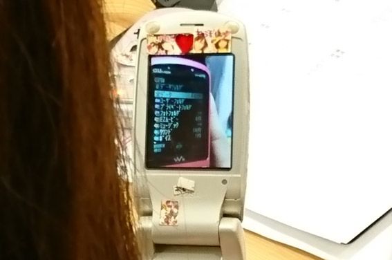 ケータイでケータイを撮影した写真