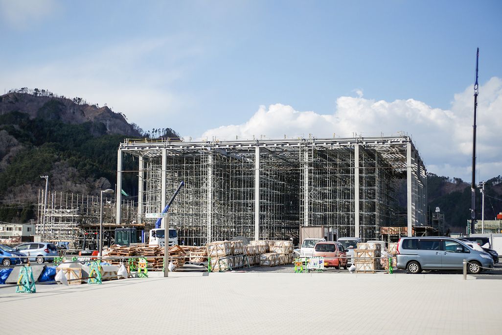 鵜住居駅前に建設中の釜石市民体育館