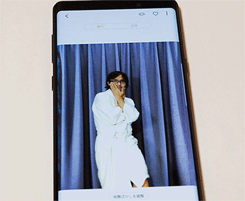 Galaxy Note9で、接写と広角を切り替える様子