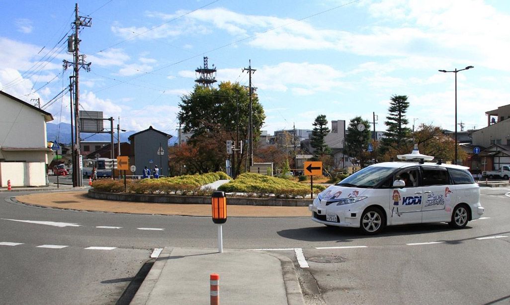 飯田市を走行する自動運転車