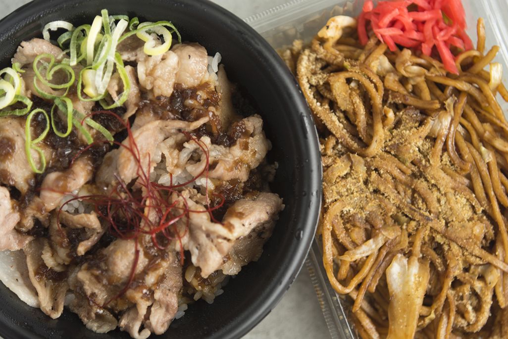 イベリコ黒豚丼と富士宮やきそば