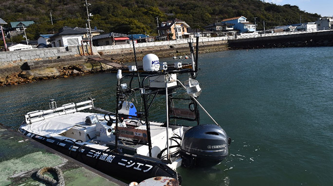 試験中のASV(洋上中継機)
