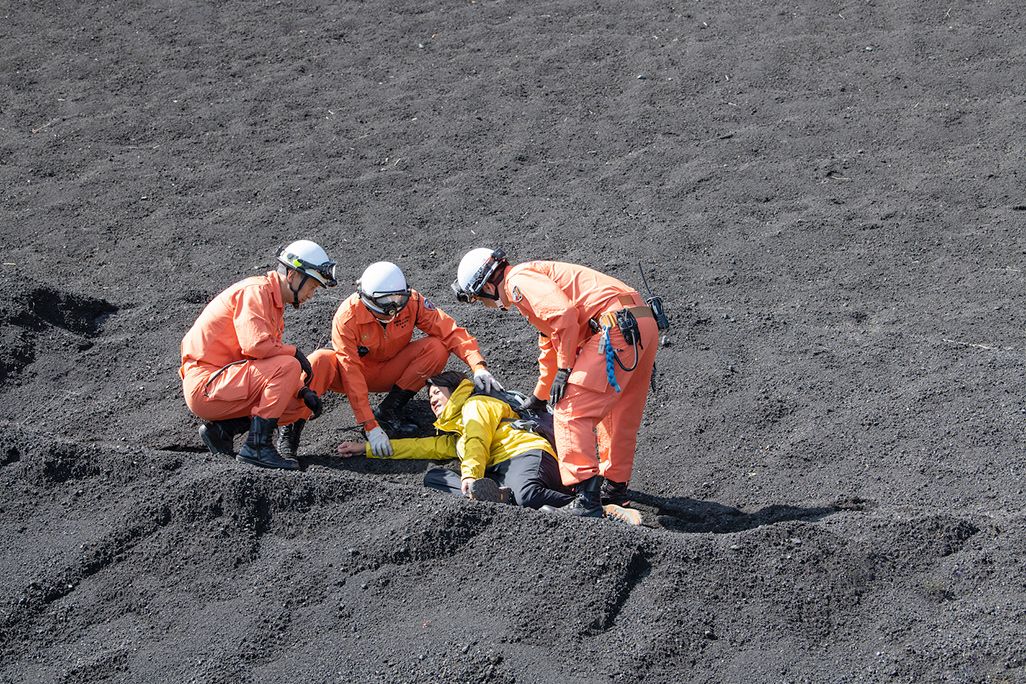 ドローンの情報を元に当救助者のもとに駆けつけた救助隊員
