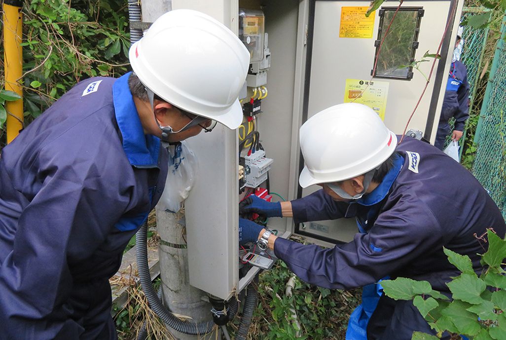 基地局を稼働させ続けるKDDI給油部隊