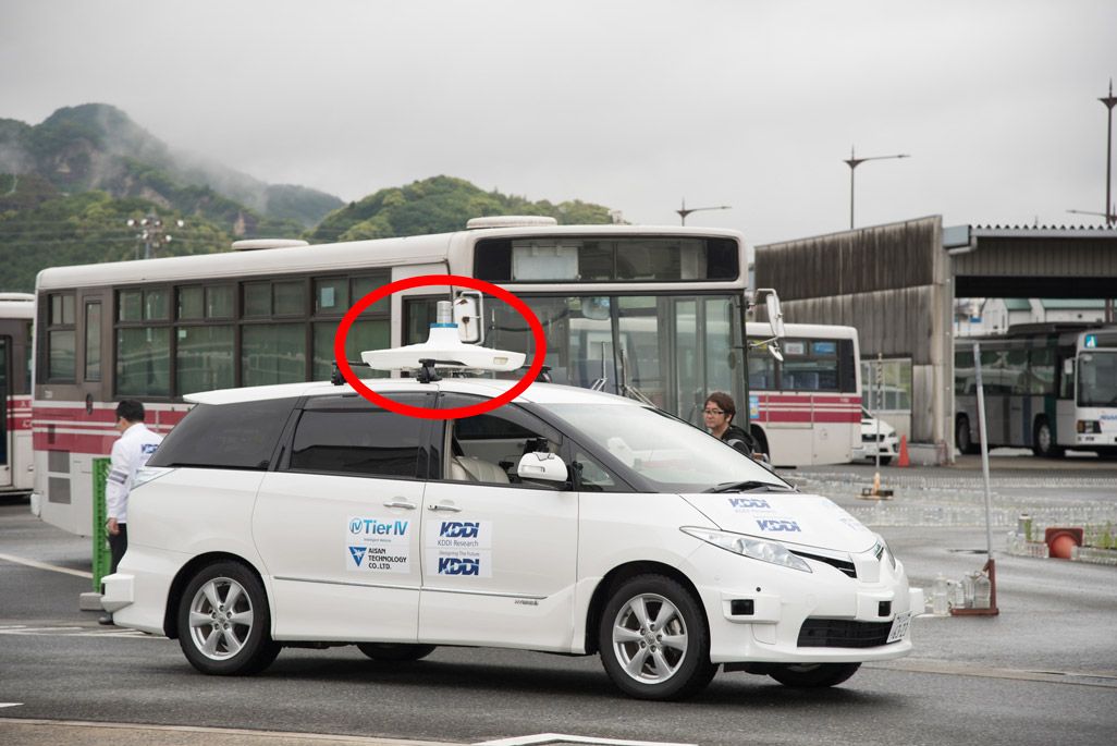 トヨタ・エスティマをベースにしたKDDIの自動運転テスト車
