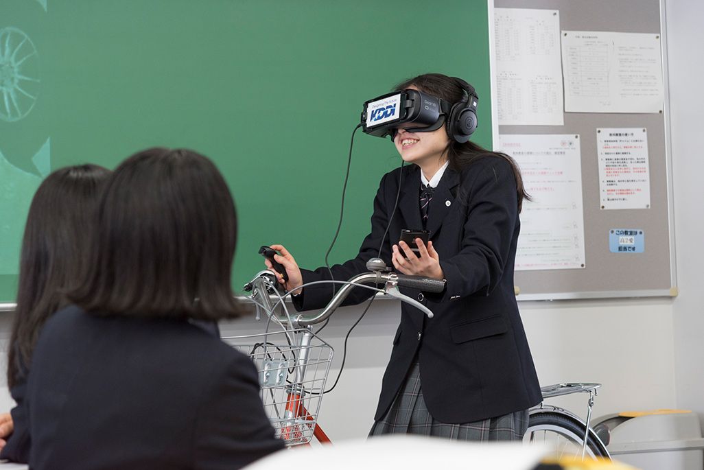 鶴見大学附属高等学校でVRを体験する