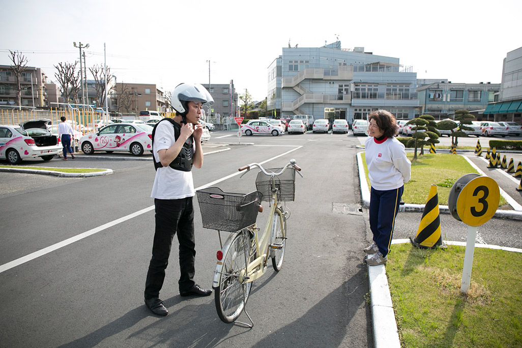武藏境自動車教習所内でながらスマホの実験開始