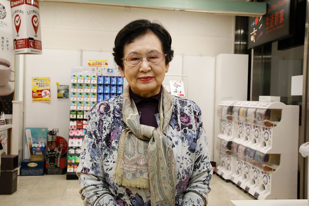 au PAYおためし講座で初めてスマホ決済を体験した女性