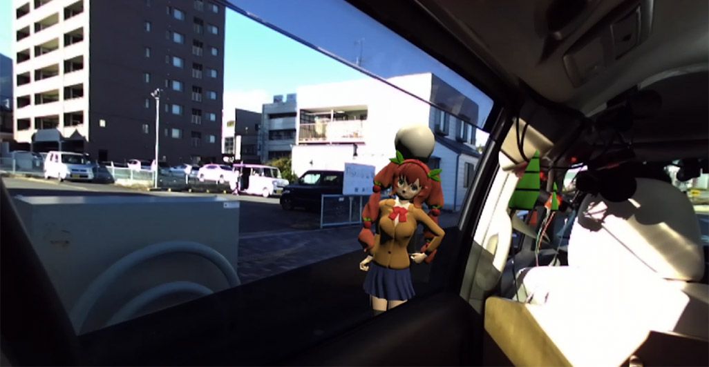 自動運転車の車内にいる「ナミキちゃん」