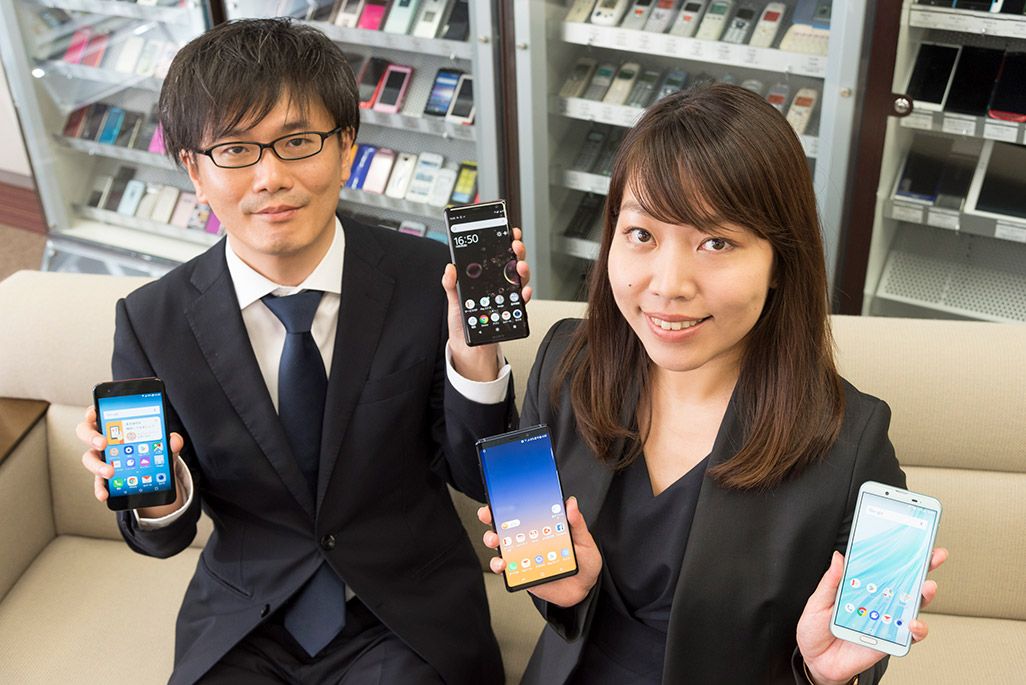 KDDI広報担当。野平秀典と荒 万里子